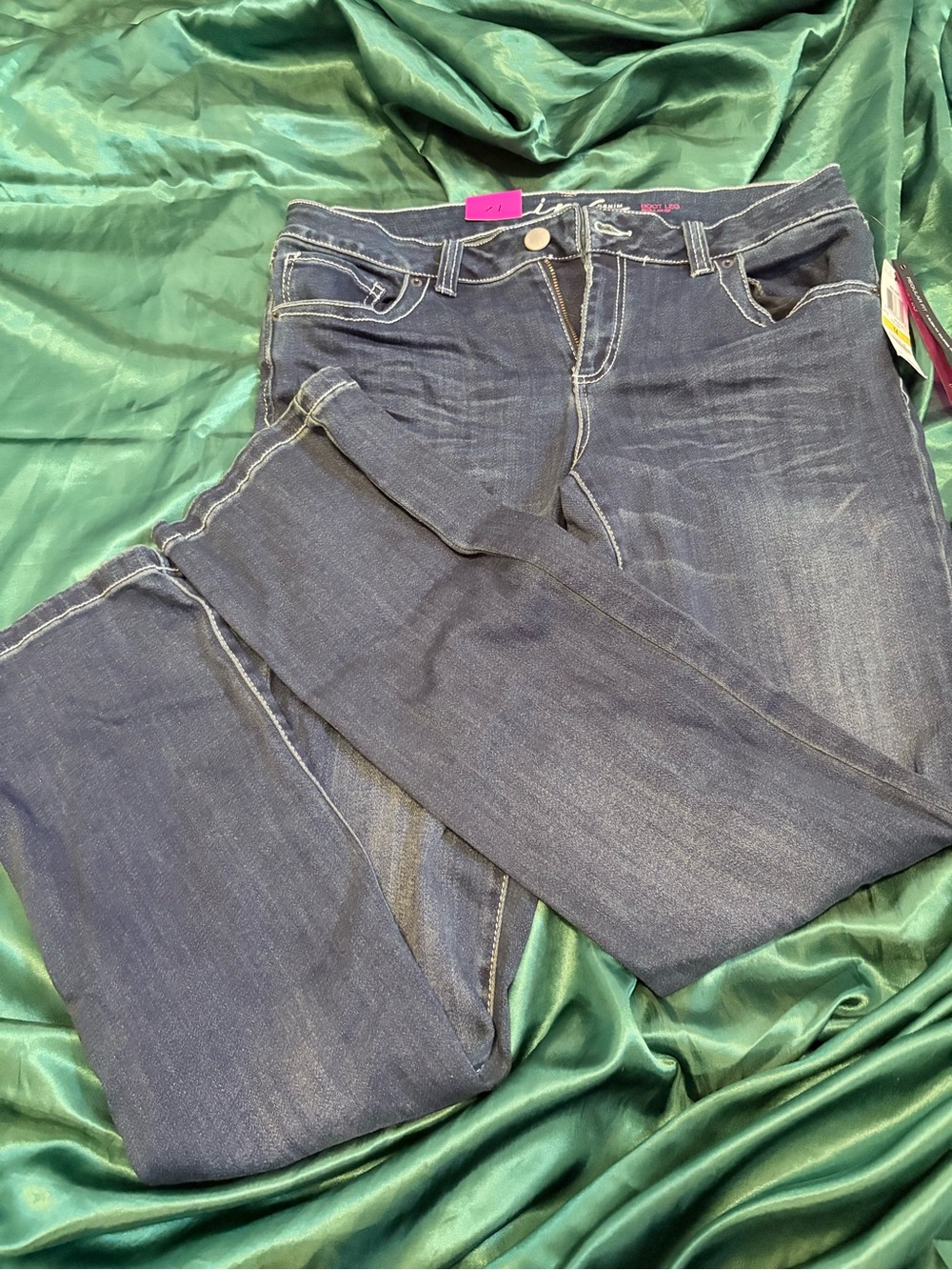 Women's Straight Leg Jeans in Dark Blue - Unbranded